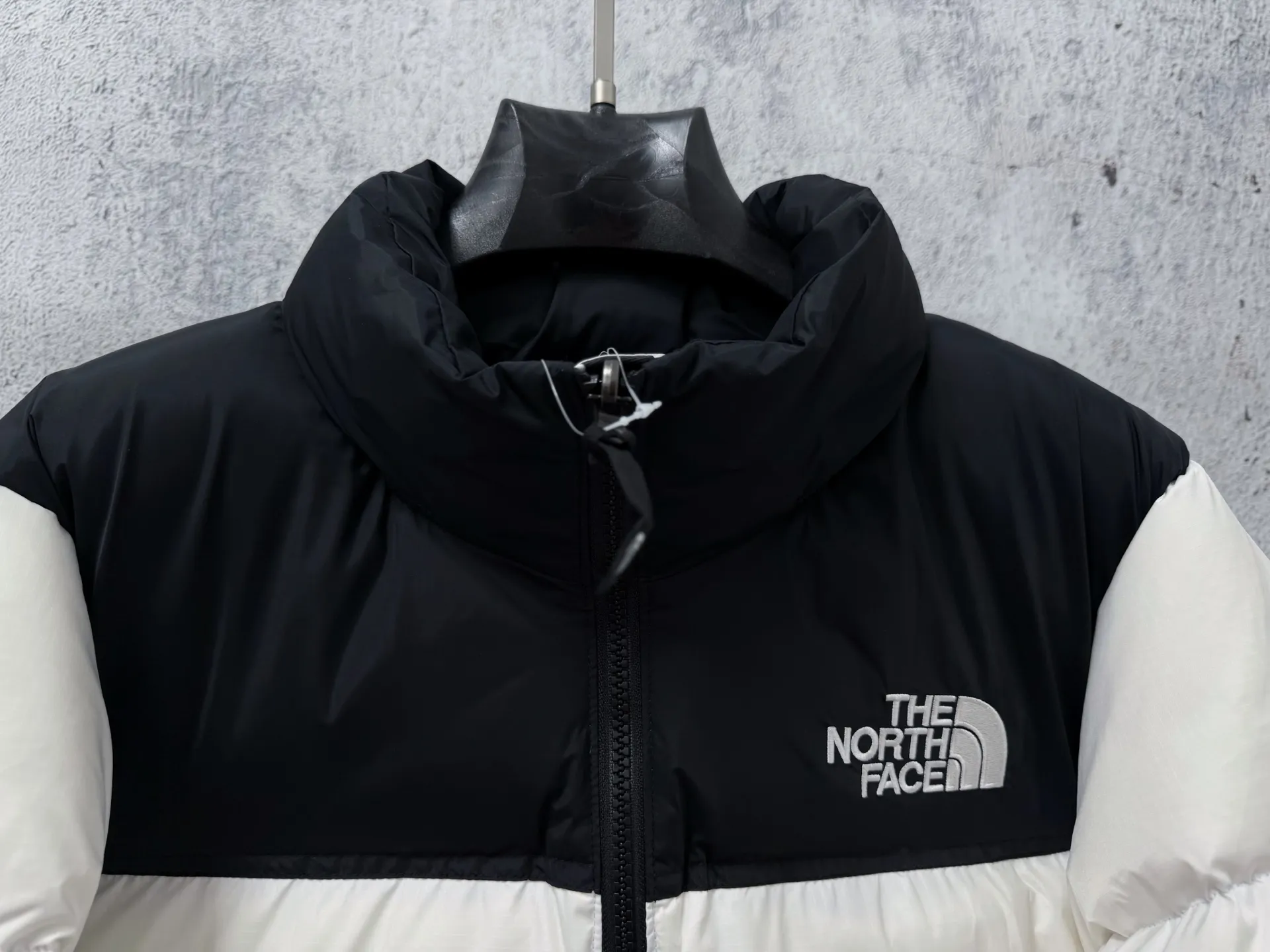 （NFC ） 【The North Face】 1996Classic ： 700 ，Rebound ， ， ， ， 。 ： ， ， ， ， Wear-Resistant，Breathable 。 ： ， ， ， ， ， ， ， ， ， ， 。 。 Size：XS-XXL
